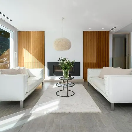 Villa Nueva Andalucía Ref #107 *