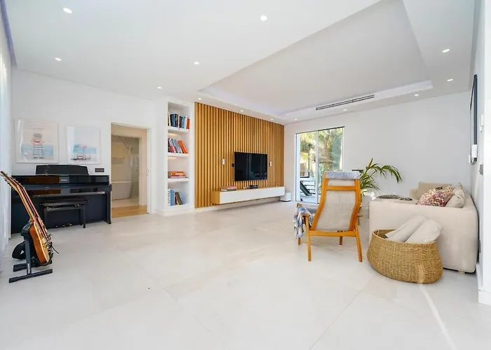 Villa Nueva Andalucia Ref #107 *