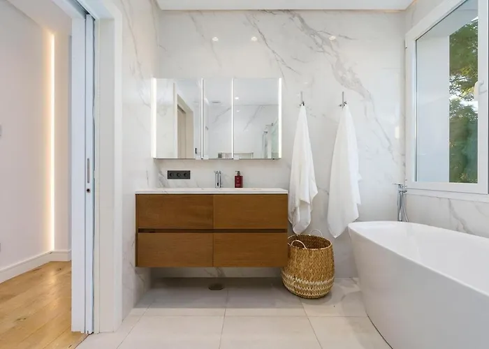 Villa Nueva Andalucia Ref #107 *