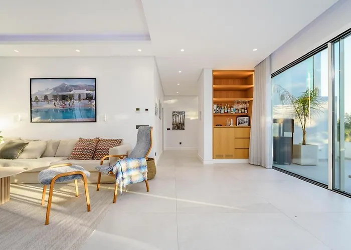 Villa Nueva Andalucia Ref #107