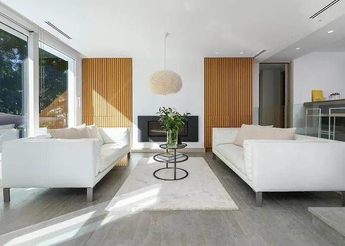 Villa Nueva Andalucía Ref #107 *